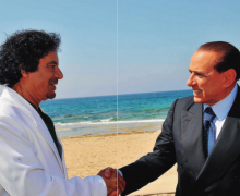 Berlusconi taroccava foto Gheddafi 1 - Nonleggerlo