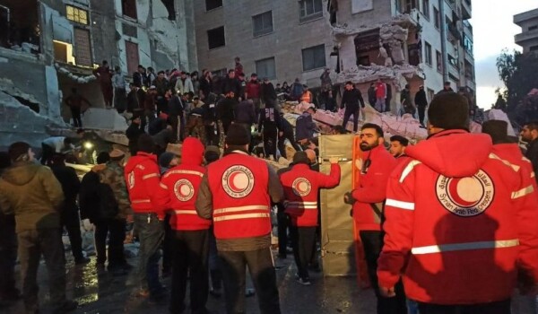 I soccorsi della Corce rossa in seguito al terremoto che ha colpito Turchia e Siria