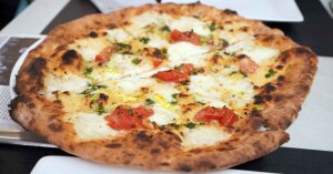 Pizzeria-La-Notizia-94-Napoli-Enzo-Coccia-gourmet-1568x821